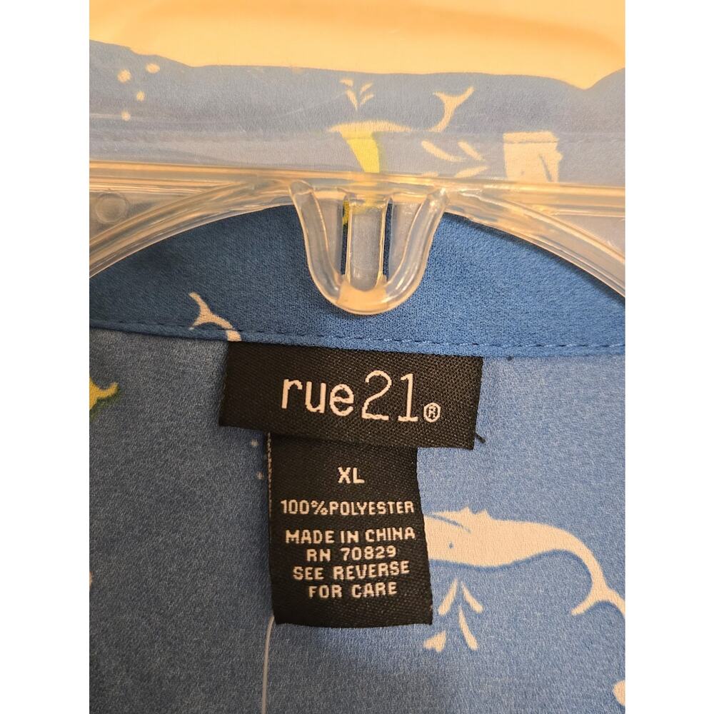 NWT Rue 21 Blue Collared Whale Print Sleeveless Button Up Tank - Women's Size XL - Picture 5 of 11